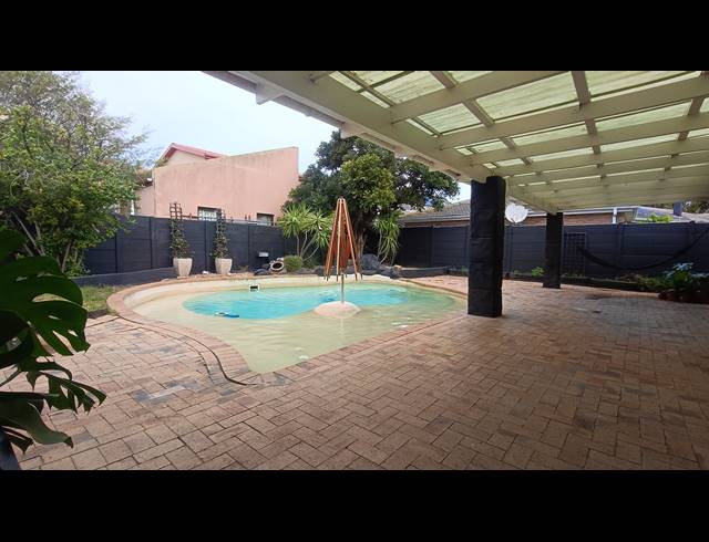 3 bed property to rent in BLOUBERG SANDS